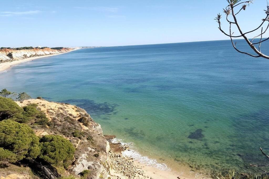 Magnifique Duplex Avec Piscine En Bord De Mer Leilighet Olhos de Agua  Eksteriør bilde